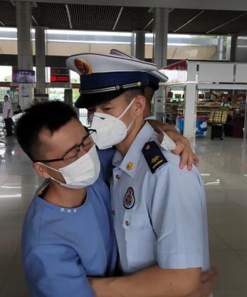 广西蓝创新能源汽车设备公司，最新桌游下载大全必备收藏