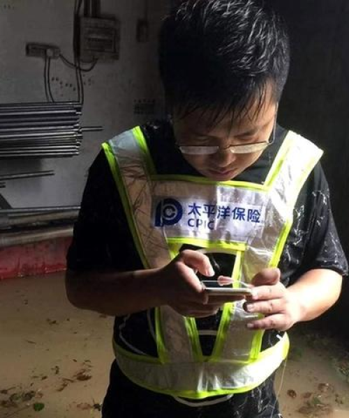 广西蓝创新能源汽车充电桩配件保险理赔流程解析