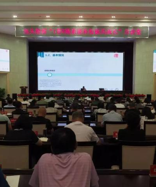 何律师最新视频揭秘，法律前沿深度解读与热点探讨