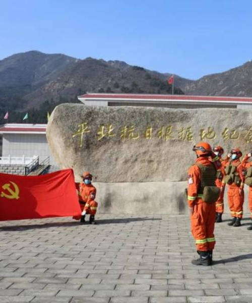 高坡草原壮美之旅，群山环绕下的视觉盛宴