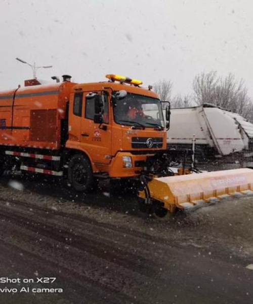 揭秘冬季雪天背后的神秘面纱与感人故事，白雪头条新闻独家报道