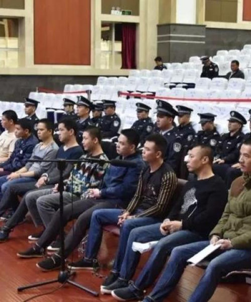 贵港街头突发打架事件，引发社会关注热议