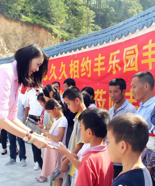 新闻聚焦，见证脱贫攻坚的壮丽征程——扶贫县发展纪实