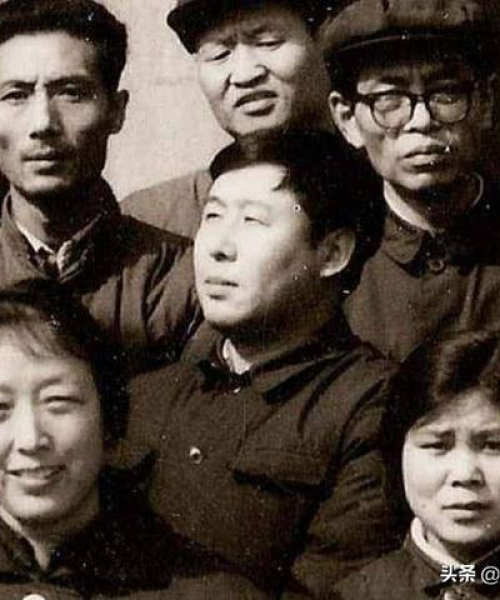 平凡世界文坛十大巨星榜单揭晓，文学巨星璀璨闪耀，揭示他们的光芒！