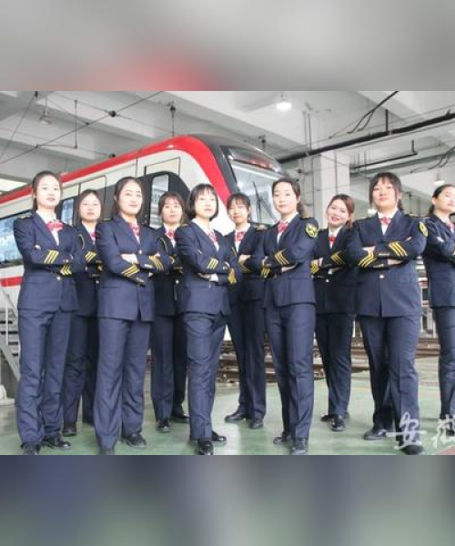 地铁口揭秘城市生活脉动，最新头条新闻速递