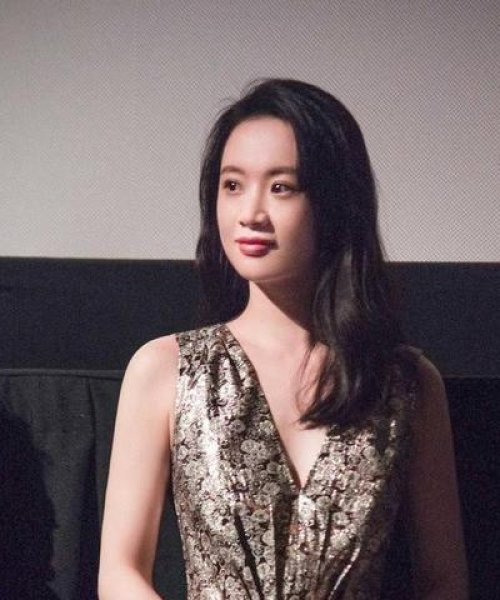抽象艺术家探索创意边界的最新力作