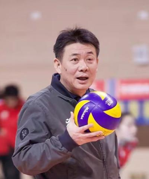 郎平头条新闻揭秘传奇女排荣耀，再现赛场风采
